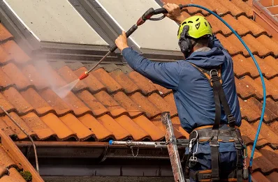 Démoussage et hydrofuge de toiture à Fendeille